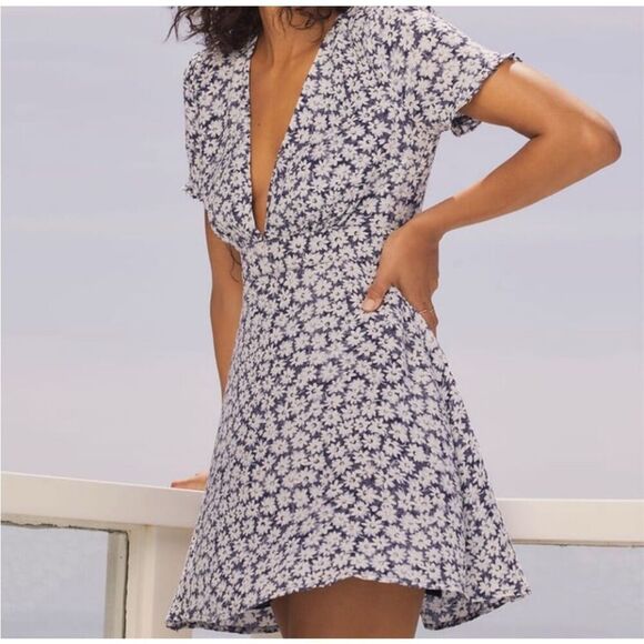 LuLu’s Garden Explorer navy and white floral, deep V mini dress - XL - Picture 1 of 10